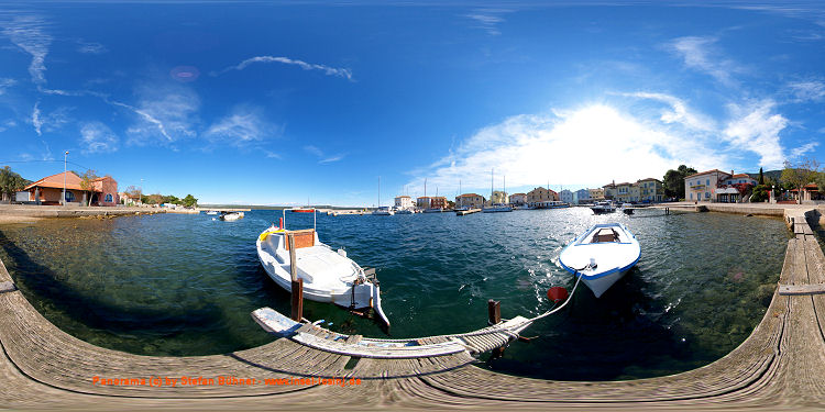 Panorama der Marina im Zentrum des Hafen von Nerezine auf der Insel Losinj