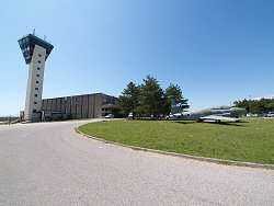 Reisebericht - mit tuifly.com nach Mali Losinj in Kroatien - der Tower des Flughafens von Rijeka auf der Insel Krk