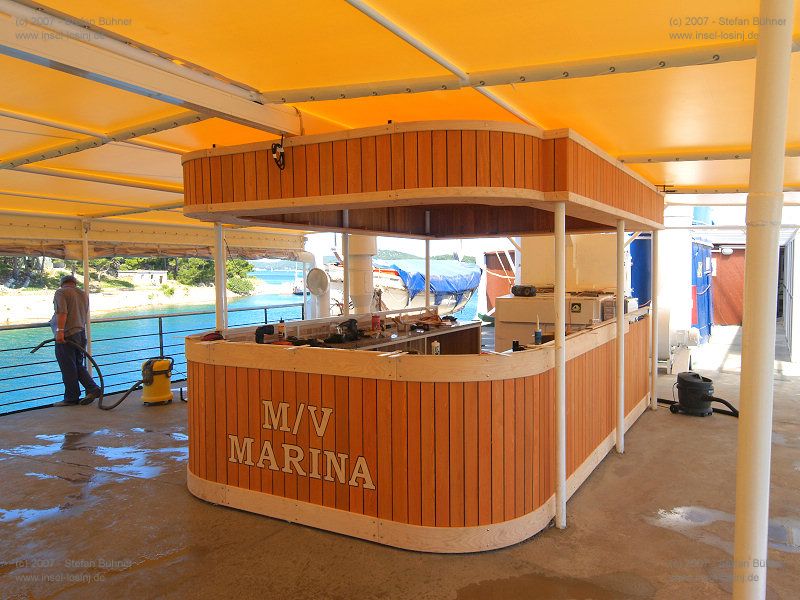 die zuknftige Bar an Deck des Motorschiffes Marina im Hafen von Mali Losinj