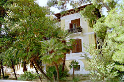 klassische Villa in der Cikat Bucht bei Mali Losinj, erbaut Anfang des 19. Jahrhunderts