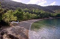 Strand bei Valun auf der Insel Cres in Kroatien