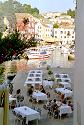 festlich gedeckte Tische des Spezialitätenrestaurants Marina im Hafen von Veli Losinj